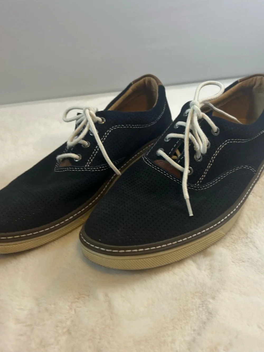 Johnston & Murphy Men’s 9.5 Navy Suede Perforated Oxford Casual Sneakers